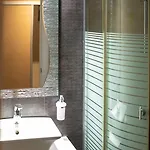 イリニ ホテル 4*