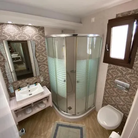 Otel Irini 4*